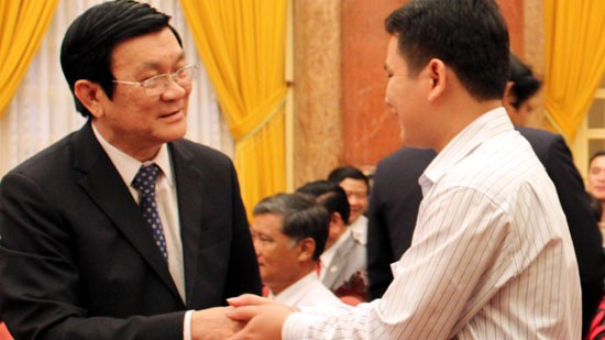 ประธานแห่งรัฐTrương Tấn Sangให้การต้อนรับหัวหน้าสหกรณ์ดีเด่น๑๐๐คน - ảnh 1
